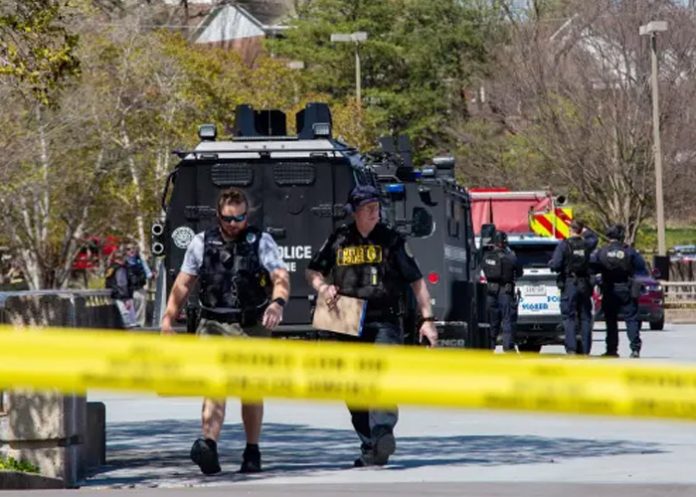 1 Tiroteo en plena ceremonia de graduación siembra el caos en EE.UU.