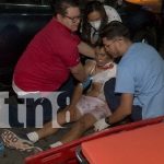 Motociclista y acompañante gravemente heridos en fuerte accidente vial en Managua