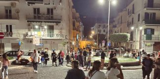 Evacuan cárcel de mujeres en Nápoles por sismos