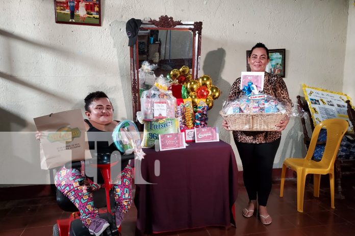 Foto: Jovencita con Osteogénesis imperfecta muestra agradecimiento hacia su madre/ TN8 Foto: Jovencita con Osteogénesis imperfecta muestra agradecimiento hacia su madre/ TN8