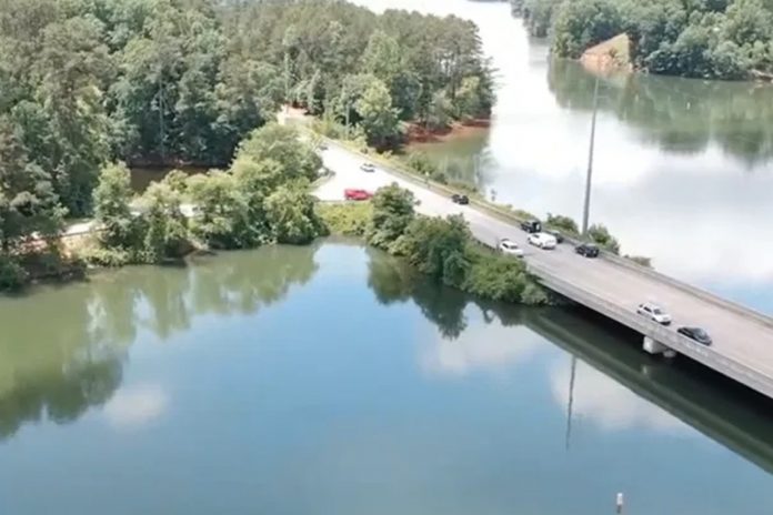 Foto: Estudiantes se ahogaron después de saltar de un puente en Estados Unidos / Cortesía Foto: Estudiantes se ahogaron después de saltar de un puente en Estados Unidos / Cortesía