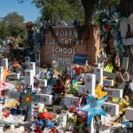 Familias de víctimas de tiroteo en escuela de Texas obtendrán indemnización millonaria Familias víctimas del tiroteo en Texas recibirán indemnización