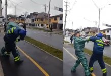 Motociclista le dio «sopa de muñeca» a agente de tránsito porque lo multó Golpea a agente de tránsito porque lo multó