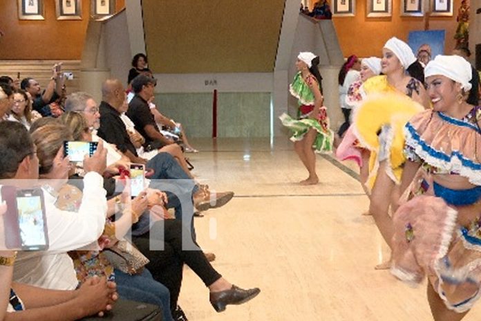 Realizan homenaje al poeta Carl Rigby en el Teatro Nacional Rubén Darío, Managua