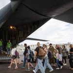 Francia comienza a evacuar turistas tras varios días de disturbios Foto:Francia comienza a evacuar turistas tras varios días de disturbios / Cortesía