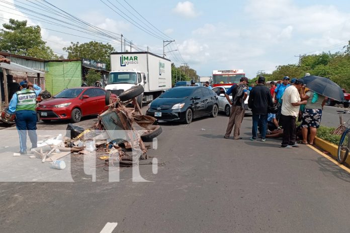 1 Foto: Accidente entre carretones de caballos y vehículo deja cuantiosos daños materiales y lesionados/TN8