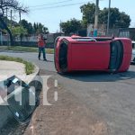 Accidente en las cercanías del Parque Palestina dejó un vehículo volcado y daños materiales Foto: Accidente en las cercanías del Parque Palestina dejó un vehículo volcado y daños materiales/TN8