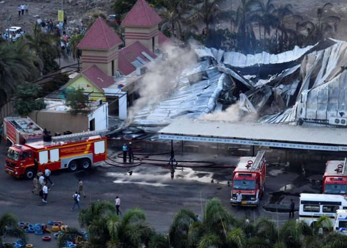 Foto: Varios niños muertos, tras incendio en parque de diversiones de India / Cortesía