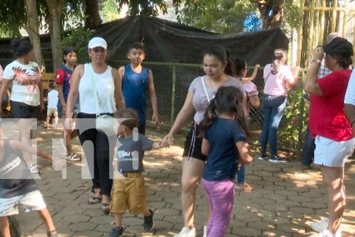 1 Foto: Familias de diferentes partes del país visitaron este fin de semana el Zoológico Nacional/TN8