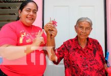 Honrada vendedora de tamales y elotes, recibe su casita en Somoto Foto: Familias de Somoto reciben llaves de nuevas viviendas dignas / TN8