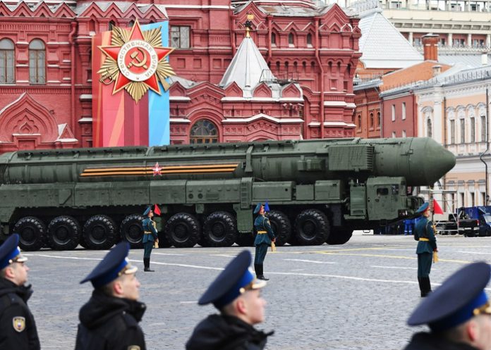 Desfile militar en Moscú por el aniversario del Día de la Victoria