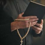 ¡Clase pecado! Cura estadounidense afirma que «Jesús murió con una erección» Un cura afirma que "Jesús murió con una erección"