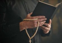 ¡Clase pecado! Cura estadounidense afirma que «Jesús murió con una erección» Un cura afirma que "Jesús murió con una erección"