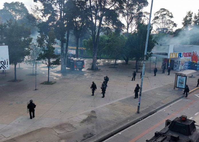 Foto: Bloqueo en Universidad de Bogotá Colombia /cortesía