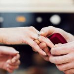 ¡La partió! Le propuso matrimonio a su novia con el anillo de su ex prometida Propuso matrimonio a su novia con el anillo de su ex