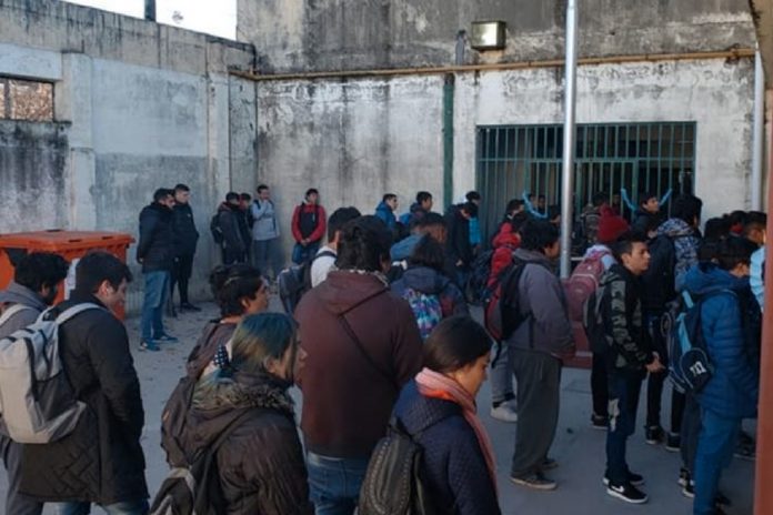 Foto: Le tiró un borrador en la cabeza, a un estudiante en Argentina/ Cortesía