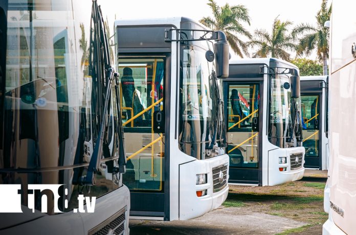 Foto: Presidente Daniel Ortega y Vicepresidenta Rosario Murllo, en acto de entrega de 250 nuevos buses chinos a Nicaragua / TN8