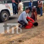 Pasajeros se unen para darle «tremenda paliza» a ladrones de buses Foto: Entregan a ladrones a las autoridades /cortesía