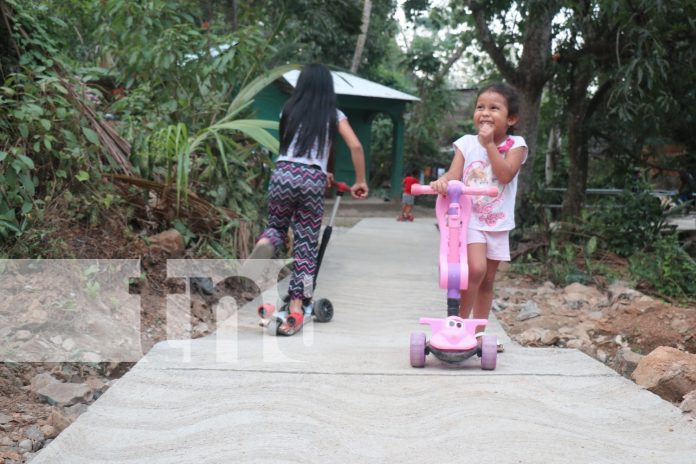2 Foto: Inauguran andenes peatonales en el barrio Pedro Joaquín Chamorro en Siuna/ TN8