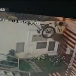 Foto: Cayó en púas: Ladrón muere desangrado tras intento de robo en Perú / Cortesía