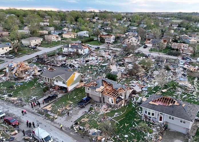Tornados dejan al menos 19 muertos en EE.UU. Tornados dejan al menos 19 muertos en EE.UU.