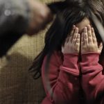 Mujer sorprende a su marido abusando de su hija de 8 años en Brasil (VIDEO) Encuentra a su esposo abusando de su hija en Brasil