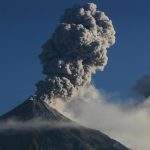 Nivel de alerta: Volcán en el este de Indonesia entra en erupción Entra en erupción un volcán en el este de Indonesia