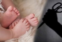 Mujer apuñala a sus hijas renacidas en hospital de México