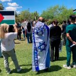 Policía de EE.UU. lanza gases lacrimógenos en campus universitario Foto: Estados Unidos reprime a universitarios /cortesía