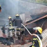 Vecinos se unen para sofocar incendio en barrio Tamanes, en Juigalpa Foto: Vecinos se unen para sofocar incendio en barrio Tamanes, en Juigalpa/TN8