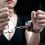 Mujer fracturó cadera de su hijo porque no la dejaba ver su novela