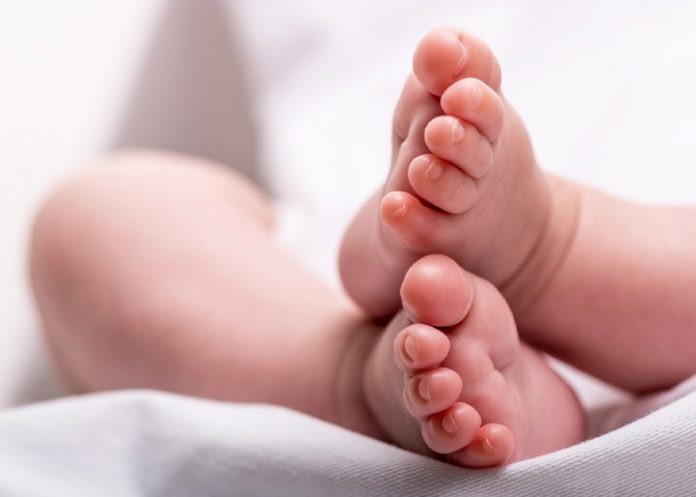 Madre de California es acusada de fracturar 16 huesos a su hijo