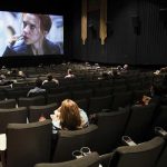 Terror en EE.UU.: 4 chicas son apuñaladas mientras miraban una película en el cine Cuatro chicas son apuñaladas en cine de EE.UU.