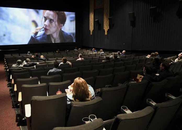 Cuatro chicas son apuñaladas en cine de EE.UU. Cuatro chicas son apuñaladas en cine de EE.UU.