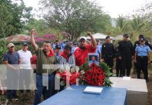 Rinden homenaje al héroe de la paz Comisionado General Avelino Guevara en Siuna Foto:Rinden homenaje al héroe de la paz Comisionado General Avelino Guevara en Siuna/TN8