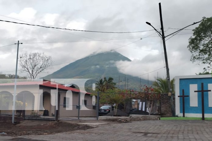 Normalidad total en Ometepe tras expulsión de gases y cenizas del volcán Concepción