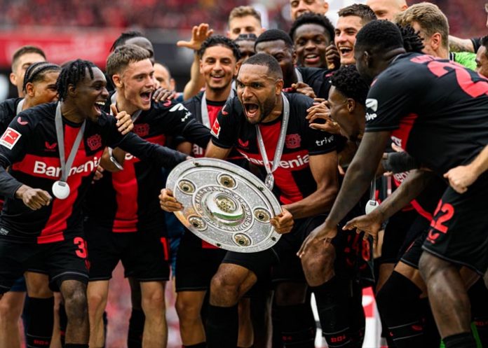 Bayern Leverkusen celebra título Bayern Leverkusen campeón invicto de la Bundesliga