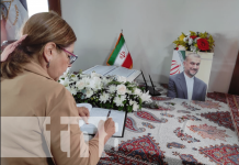 Foto: Firma de condolencias en Nicaragua por la muerte del presidente de Irán, Ebrahim Raisi / TN8