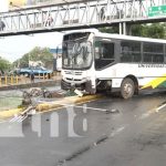 Peatón arrollado por bus en Managua: Se lanzó imprudentemente a la carretera Foto: Accidente con bus y un peatón en Carretera Norte, Managua / TN8