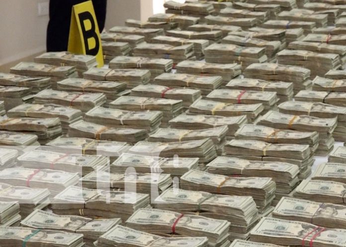 dolar-1 Foto: Incautación de 1 millón 500 mil dólares en Río San Juan / TN8