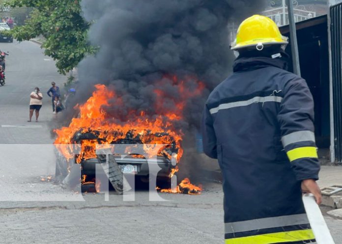 Foto: Arde en llamas un vehículo en Juigalpa, Chontales / TN8