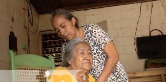 Foto: Premios a madres con Crónica TN8 / TN8