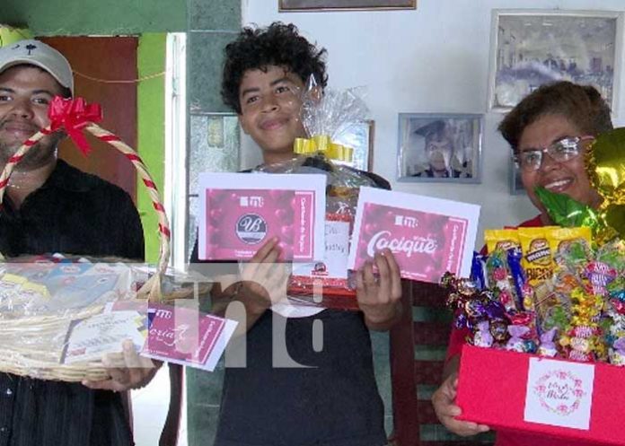 mam-co-1 Foto: Premios a una madre con Crónica TN8