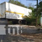 ¡Clase susto! Los despertó una rastra que impactó en su vivienda en Nindirí Foto: Accidente con una rastra en Nindirí, Masaya / TN8