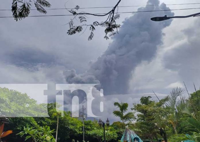 omee-56 Foto: Emanación de gases y cenizas en el Volcán Concepción, Ometepe / TN8