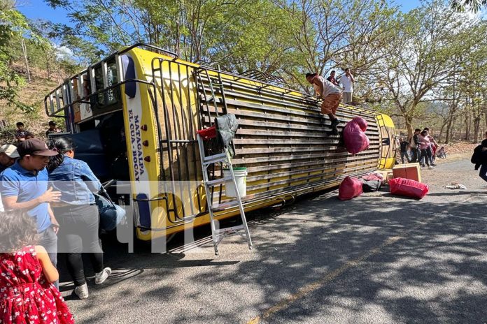 Foto: Vuelco de bus en trayecto Matagalpa - El Cuá - Bocay / TN8 Foto: Vuelco de bus en trayecto Matagalpa - El Cuá - Bocay / TN8