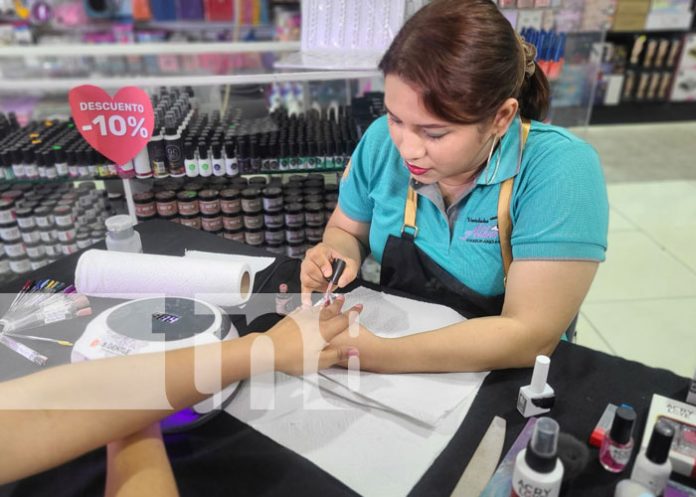 Foto: Descuentos y promociones para mamá en Variedades Alba / TN8