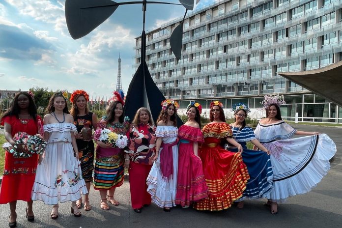 Foto: En el 60° aniversario del G77 y China presentan tradición vestimentaria / Cortesía