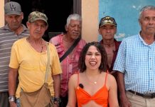 Ellos dan todo: Mujer tiene de maridos a siete ‘viejitos’ pensionados en Colombia Foto: Mujer tiene de maridos a siete ‘viejitos’ pensionados en Colombia / Cortesía