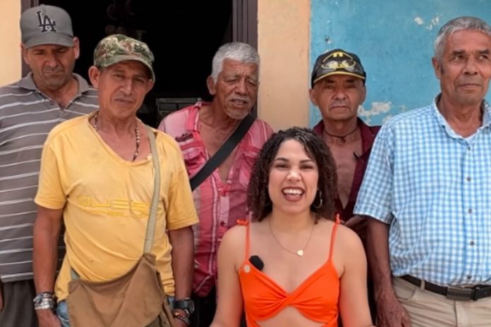 Foto: Mujer tiene de maridos a siete ‘viejitos’ pensionados en Colombia / Cortesía Foto: Mujer tiene de maridos a siete ‘viejitos’ pensionados en Colombia / Cortesía